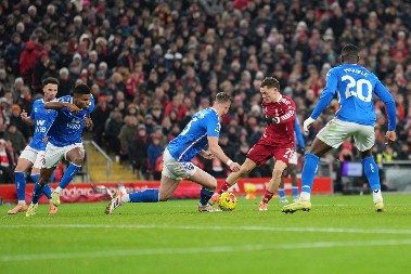 VELIKA IZNENAĐENJA Krah Čelsija, Liverpul opet kiksnuo