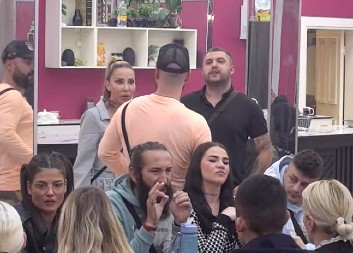 "DA SMO OSTALI JOŠ 15 DANA U ZATVORU..." Asmin Durdžić priznao konačno emocije prema Aneli, Luka ključa od besa! (FOTO)