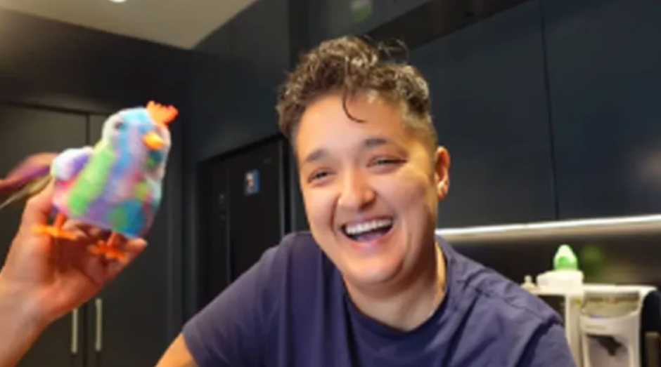 MARIJA ŠERIFOVIĆ DANAS SKAČE DO PLAFONA Peva na sav glas, a u stanu baloni i maskote za proslavu malog Marija! (FOTO)