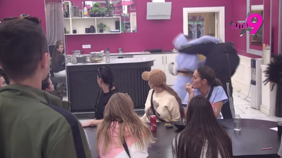 NEVIĐENA TUČA U ELITI Pao fizički obračun između Asmina i Aneli, obezbeđenje ne može da ih razdvoji!