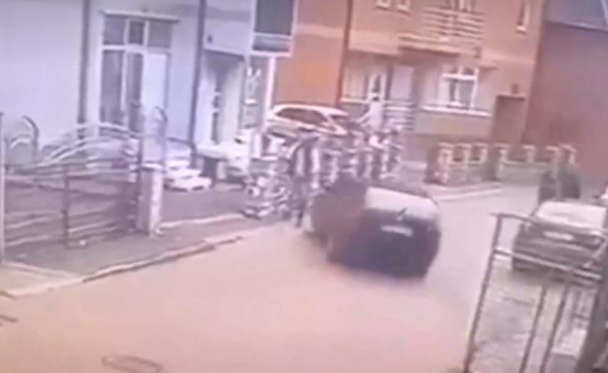 UZNEMIRUJUĆI VIDEO! KOLIMA SE ZALETEO NA MUŠKARCA: Pogledajte stravičan pokušaj ubistva u Rožajama