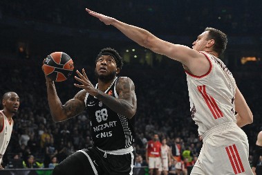 ZABRANJENI KOMENTARI Misteriozna poruka Tajrika Džonsa o kojoj se priča (VIDEO)