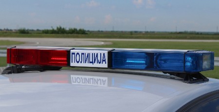 SAOBRAĆAJNA NESREĆA NA IRIŠKOM PUTU! Kamion sleteo u jarak, pa se prevrnuo