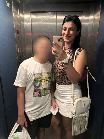 GODINU DANA MRŽNJE BLOKADERA, NISU POŠTEĐENA NI DECA Dečaka (13) zlostavljali, gađali petardama i terali da viče da je "ćaci"