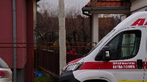 TROSTRUKO UBISTVO U ČAČKU Jeziv zločin u porodičnoj kući, policija iznela tela žrtava! (FOTO/VIDEO)