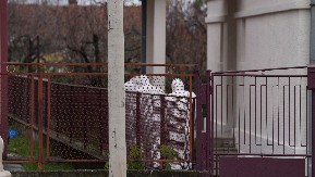 SIN (47) ZAKLAO RODITELJE, PA SEBI PRESEKAO VENE! Jezivi detalji ubistva i samoubistva u Čačku