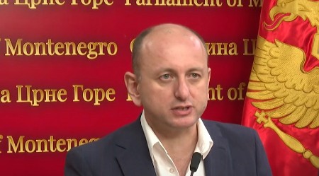 "JAKOVE, EVO ME SA TVOJOM UJČEVINOM!" Opšti haos u Crnoj Gori oko kolektora u Botunu: Knežević pozvao Milatovića na "megdan"