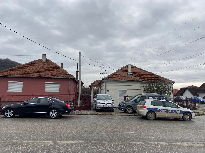 „PRETHODNI VLASNIK JE U TOJ KUĆI IZVRŠIO SAMOUBISTVO, OBESIO SE..." Komšija otkrio jezive detalje o mestu zločina u Čačku