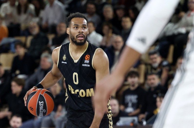 NAGRADA ZA SJAJNU PARTIJU PROTIV PARIZA Eli Okobo MVP 14. kola Evrolige