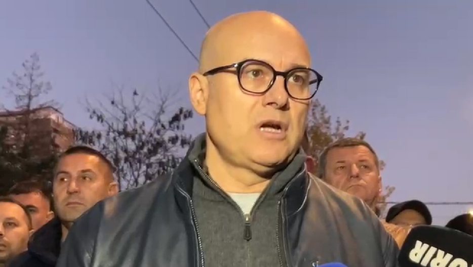 LIDER NAPREDNJAKA MILOŠ VUČEVIĆ PODRŽAO MLADE KOJI ŽELE DA PREUZMU AKTIVNU ULOGU U DRUŠTVU "Oni su investicija u stabilniju, sigurniju i uspešniju Srbiju"