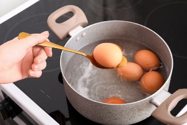 JEDETE 1 JAJE DNEVNO? Eksperti otkrivaju šta se dešava sa vašim holesterolom, ljudi često nisu svesni