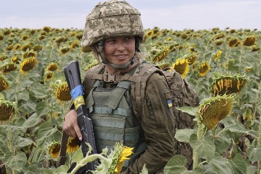 ŠOKANTNO PRIZNANJE UKRAJINSKOG KOMANDANTA: „Imamo devojke od 18 godina na frontu“