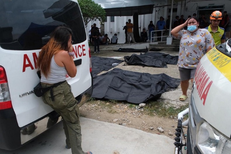 MRTVI LEŽE SVUDA OKOLO, DECA VRIŠTE I BEŽE Zemljotres je razorio ceo grad