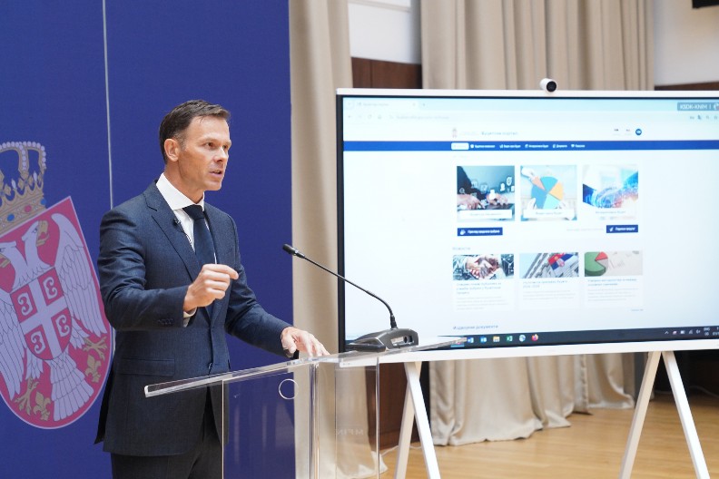 "GRAĐANI ĆE MOĆI DA DAJU PREDLOGE I UČESTVUJU U KREIRANJU BUDŽETA" Ministar Mali predstavio prvi Budžetski portal