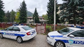 EVO KO JE SLAO DOJAVE O BOMBAMA U SRPSKIM ŠKOLAMA Uzbune u više gradova