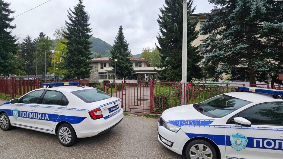 EVO KO JE SLAO DOJAVE O BOMBAMA U SRPSKIM ŠKOLAMA Uzbune u više gradova