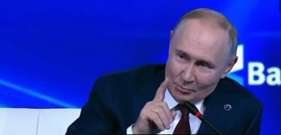 PUTIN NAPRAVIO LAPSUS TOKOM OBRAĆANJA Da li je lider Rusije ovo rekao slučajno ili namerno? (VIDEO)
