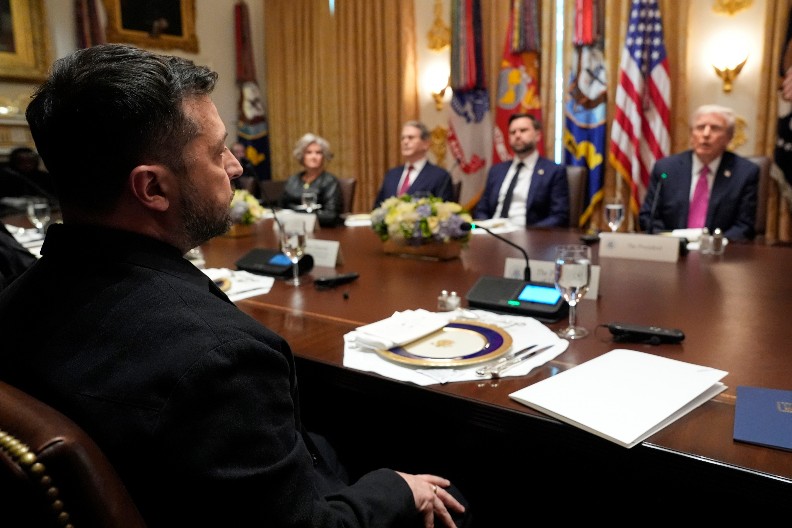 SKANDAL TOKOM SASTANKA U BELOJ KUĆI!  Tramp opsovao tokom razgovora sa Zelenskim: "Ne želite da se zaje*****e sa SAD"