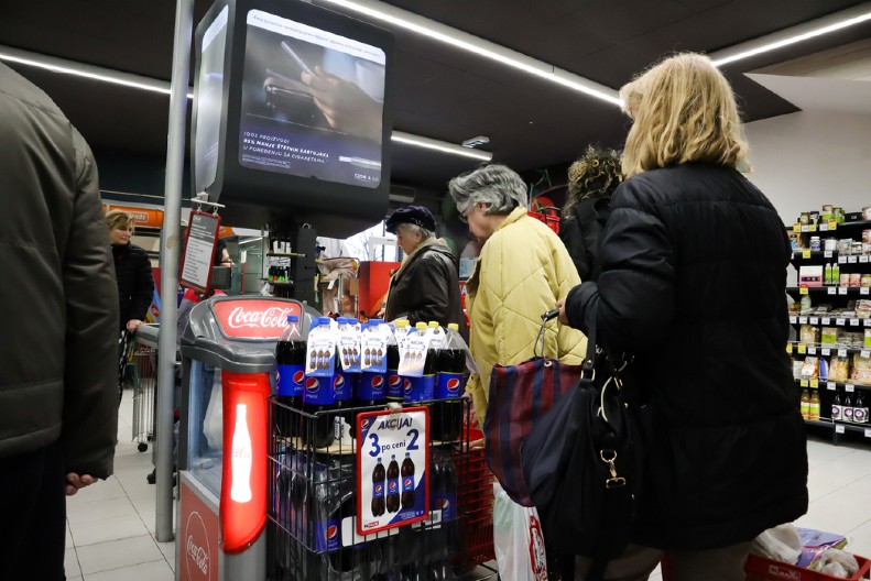 GLAD PRETI AMERICI 42 miliona ljudi može ostati bez bonova za hranu!