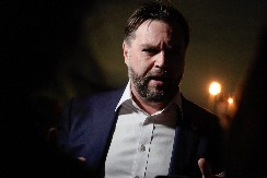 ARTILJERIJSKA GRANATA POGODILA VOZILA OBEZBEĐENJA AMERIČKOG POTPREDSEDNIKA Drama u SAD