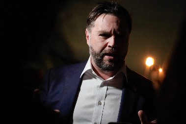 ARTILJERIJSKA GRANATA POGODILA VOZILA OBEZBEĐENJA AMERIČKOG POTPREDSEDNIKA Drama u SAD