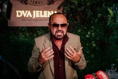 MILE KITIĆ SE ŽENI PO TREĆI PUT Pevač zaprepastio javnost: "Svidela mi se po karakteru i izrazu"