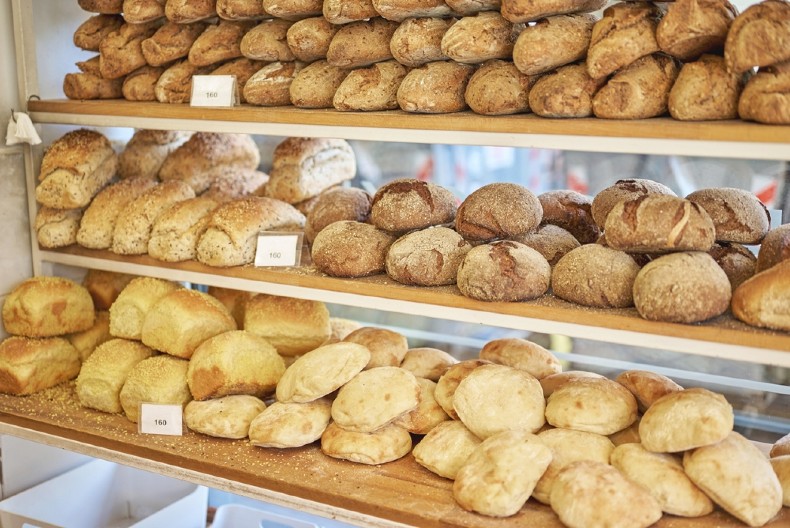 EVO KOLIKA ĆE BITI CENA HLEBA U NAREDNIH 6 MESECI Vlada Srbije produžila uredbu