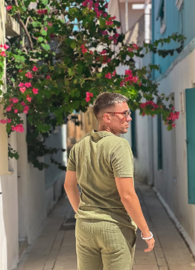 NAŠ PEVAČ UHVATIO DEVOJKU U PREVARI Sa njenim ljubavnikom skovao pakleni plan: "Dve godine je bila u paralelnoj vezi"