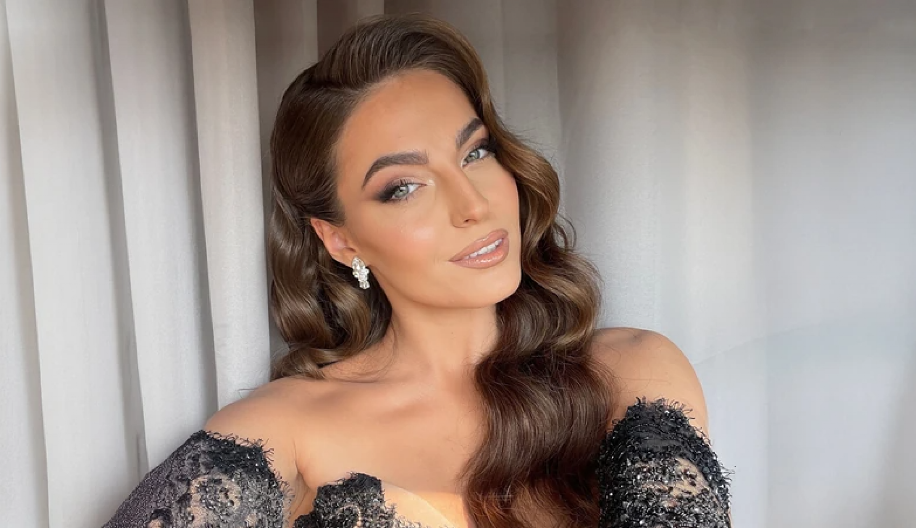 SKINULA SE I DŽEJLA RAMOVIĆ Pevačica u provokativnom izdanju "zapalila" masu, ovakvu je do sada niste viđali (FOTO)