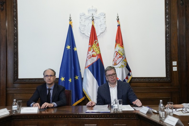 OGLASIO SE VUČIĆ POSLE SASTANKA: Dobio sam detaljan izveštaj o stanju rezervi, RAZMOTRILI SMO VIŠE RAZLIČITIH SCENARIJA