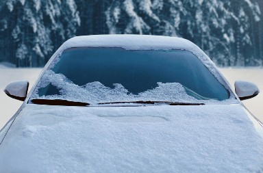 8 STVARI KOJE SVAKI VOZAČ TREBA DA IMA U AUTOMOBILU TOKOM ZIME Budite spremni pre mrazeva i niskih temperatura