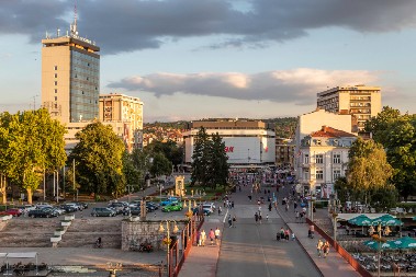 "OVAJ ZAKON 'SVOJ NA SVOME' JE PRAVA STVAR" Nišlije zadovoljno čekaju u redu da predaju zahteve za legalizaciju, prijem na 24 lokacije
