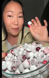 PUCKETAVE BRUSNICE SU HIT U SVETU! Rusi ih jedu već 200 godina, a TikTok je tek sada poludeo za njima