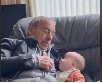 OSTAVILA SAM BEBU OD 4 MESECA SA DEDOM NA POLA SATA Kada sam se vratila, zanemela sam zbog onoga što sam videla