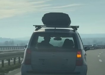 IMAJU VAŽNU ULOGU Evo čemu služe tanke linije na zadnjem staklu auta, mnogi iskusni vozači ovo nisu znali