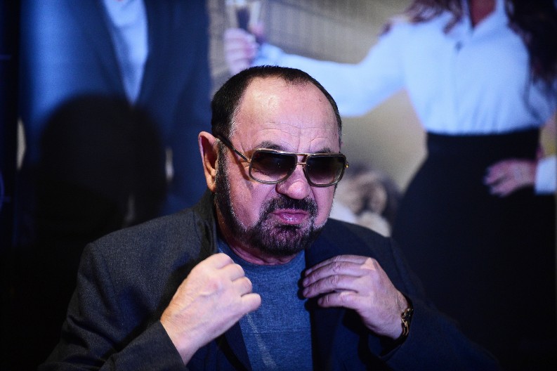 "KEMAL JE U LOŠEM STANJU, ŠEMSA SE JOŠ BORI" Mile Kitić reagovao zbog uvreda na račun kolega: "Čim dođem u to stanje povlačim se"