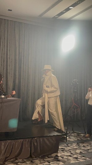 BOKI 13 ZAKASNIO NA KONFERENCIJU ZA MEDIJE Došao u stajlingu od milion dolara, Saša Mirković ga oberučke dočekao! (VIDEO)