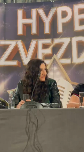 PUKLA BRUKA Saša Mirković zarežao na Miru Škorić, pevačica pocrvenela od stida! (VIDEO)