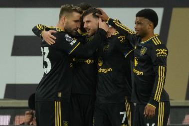 DVA SU SVETA RAZLIČITA Mančester junajted grabi ka Ligi šampiona, Vulverhempton se sprema za Čempionšip