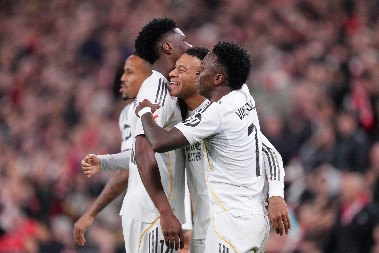 HAOS U SVLAČIONICI REALA Letele flaše, pucalo na sve strane