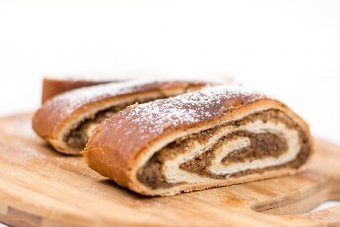 MEKANA KAO DUŠA! Recept za savršenu štrudlu sa orasima: Topi se u ustima i nestaje brže nego što mislite