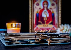 DA LI JE GREŠNO NOSITI TUĐI KRST? Odgovor duhovnika iznenadio mnoge vernike