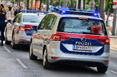 TRI TINEJDŽERKE "IZ DOSADE" PODMETNULE 18 POŽARA! Završile u zatvoru