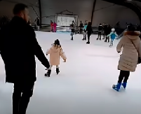 SUD DONEO ODLUKU Žena tražila odštetu od 30.000 evra jer se sudarila sa muškarcem na klizalištu