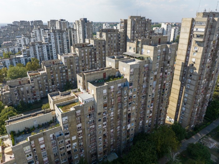 KO JE OVO SMISLIO?! Lista zabrana iz ulaza zapalila mreže – STANARI U ŠOKU, REGION UMIRE OD SMEHA! (FOTO)