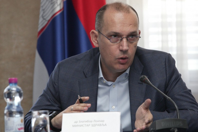 LONČAR URUČIO UGOVORE O RADU JOŠ JEDNOJ GRUPI OD 11 ZDRAVSTVENIH RADNIKA IZ DIJASPORE