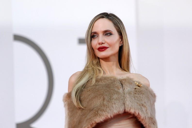 ANĐELINA DŽOLI POSLE 5 GODINA IGRA U AKCIONOM TRILERU Mračna priča već intrigira - "Ljudi će biti šokirani njenom ulogom"