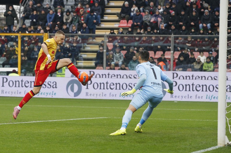 SRAMOTAN NAPAD NA SRBINA IZ ITALIJE: Šta ste videli u njemu? Nije jak, nije brz, nije dobar u skoku...