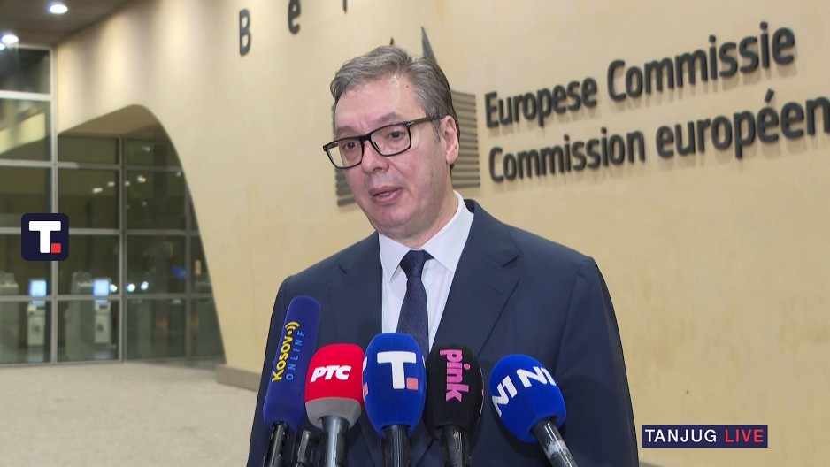 VUČIĆ VRATIO SPAJIĆA NA FABRIČKA PODEŠAVANJA Predsednik mu očitao lekciju: Prvo skoči, pa reci hop!