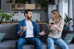 SLOMILA SE NA KOMADE KAD JE SAZNALA ISTINU: "Moj verenik je napravio dete mojoj majci"